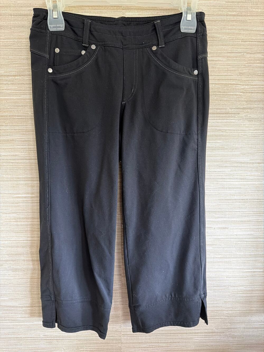 KUHL Women's Black Pull on Capri pant size 4